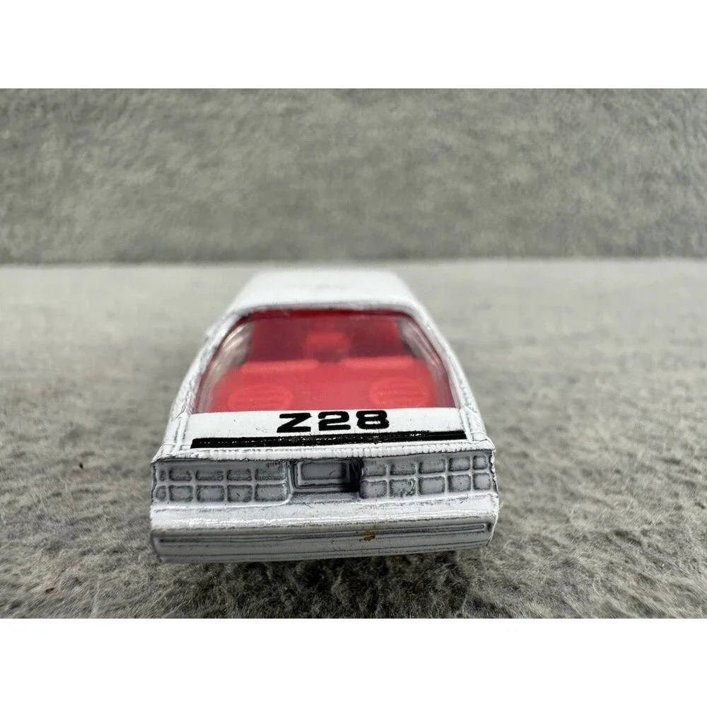 ROAD CHAMPS Vintage Die Cast #14 White 82 Camaro Car T5